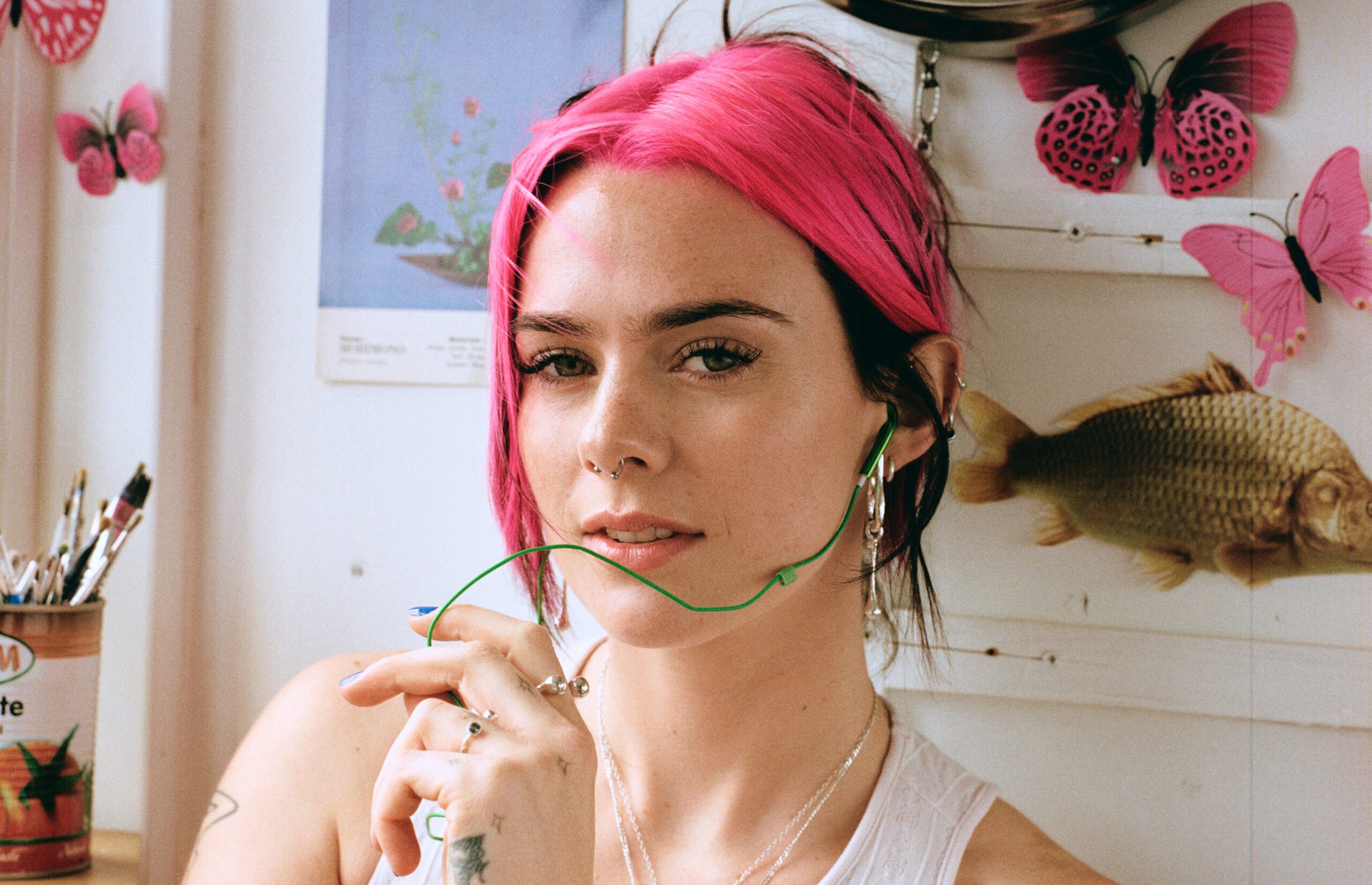 girli + VANÈS